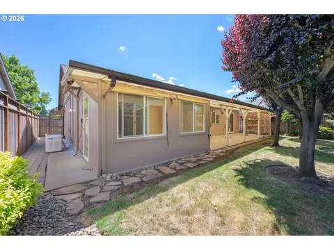 Exterior - 1376 Andersen Ln, Eugene, OR 97404 photo 7 of 10