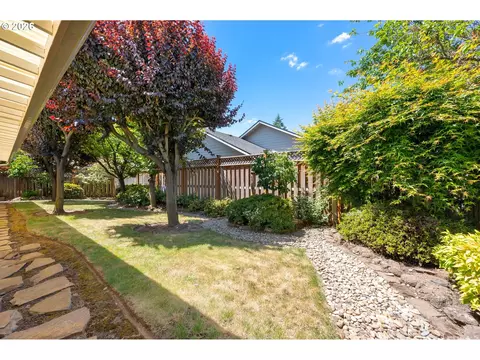 Exterior - 1376 Andersen Ln, Eugene, OR 97404 photo 6 of 10
