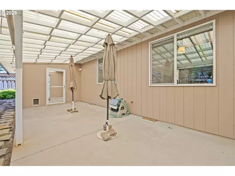 Exterior - 1376 Andersen Ln, Eugene, OR 97404 photo 4 of 10