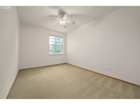 Bedroom - 1376 Andersen Ln, Eugene, OR 97404 photo 6 of 7