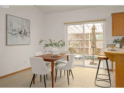 Dining - 1376 Andersen Ln, Eugene, OR 97404 photo 1 of 2