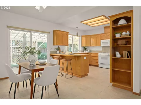 Kitchen - 1376 Andersen Ln, Eugene, OR 97404 photo 1 of 7