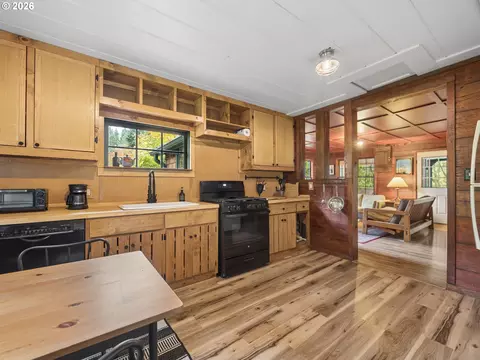 Kitchen - 21820 Ez Ln, Rhododendron, OR 97049 photo 1 of 4