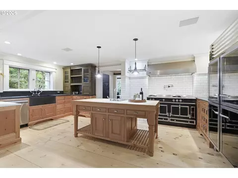 Kitchen - 58945 E Highway 26, Sandy, OR 97055 photo 1 of 5