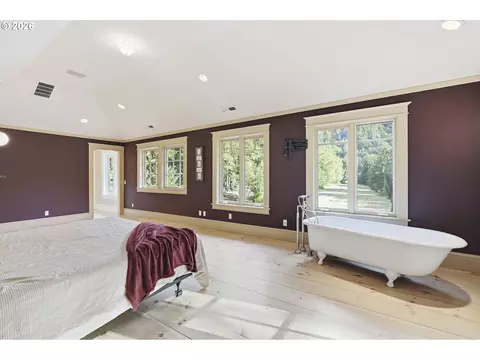 Bedroom - 58945 E Highway 26, Sandy, OR 97055 photo 3 of 7