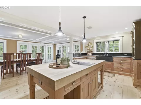Kitchen - 58945 E Highway 26, Sandy, OR 97055 photo 4 of 5