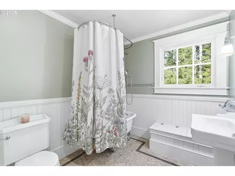 Bath - 58945 E Highway 26, Sandy, OR 97055 photo 6 of 6