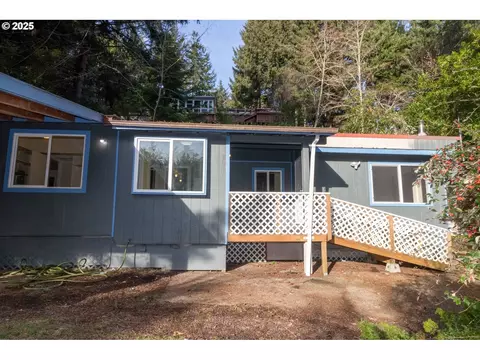 89319 Sutton Lake Dr, Florence, OR 97439