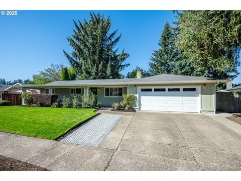 4720 Thunderbird St, Eugene, OR 97404