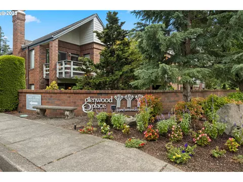 14915 NE Sacramento St #10, Portland, OR 97230