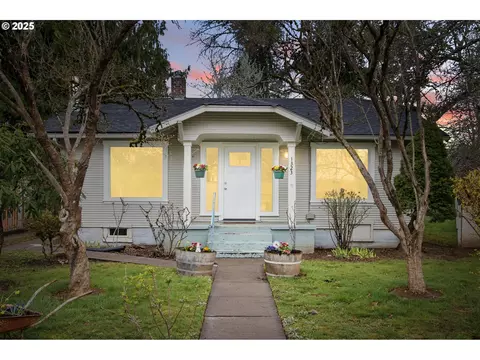 1323 D St, Washougal, WA 98671