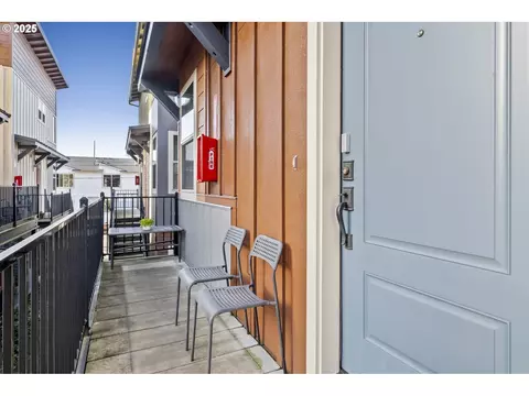 4315 SE Division St #B, Portland, OR 97206