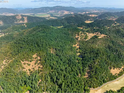 1180 Upper Cleveland Rpds Rd, Roseburg, OR 97471