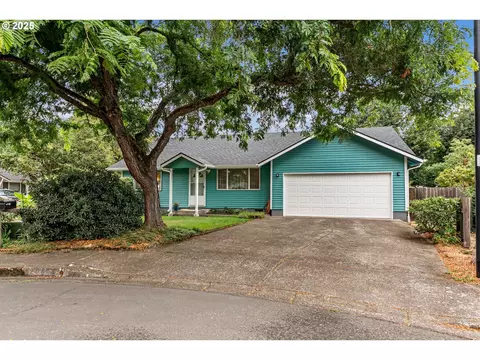 2885 Applewood Ln, Eugene, OR 97408