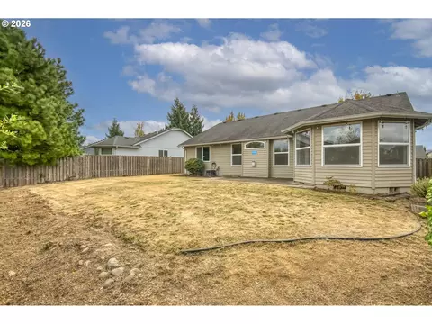 Exterior - 1057 Mt View Ln, Molalla, OR 97038 photo 4 of 5