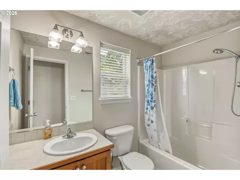 Bath - 1057 Mt View Ln, Molalla, OR 97038 photo 1 of 1