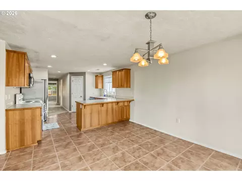 Dining - 1057 Mt View Ln, Molalla, OR 97038 photo 2 of 2