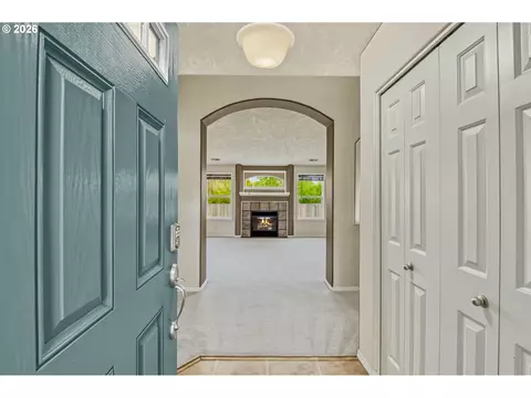 Entry Way - 1057 Mt View Ln, Molalla, OR 97038 photo 1 of 1