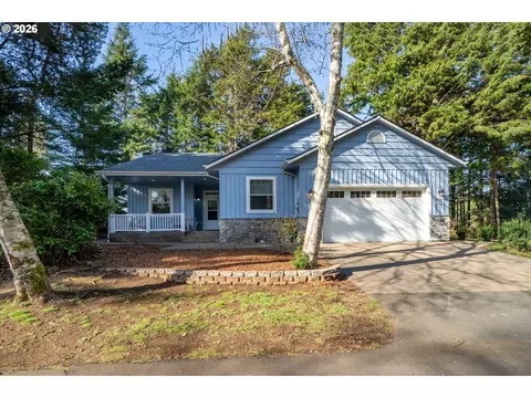705 NW Highland Cir, Waldport, OR 97394