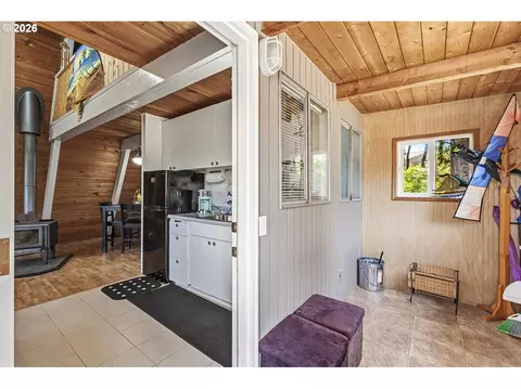 Entry Way - 5980 El Mar Ave, Lincoln City, OR 97367 photo 1 of 1