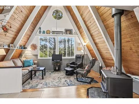 Living - 5980 El Mar Ave, Lincoln City, OR 97367 photo 3 of 3