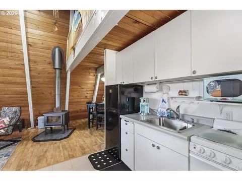 Kitchen - 5980 El Mar Ave, Lincoln City, OR 97367 photo 1 of 2