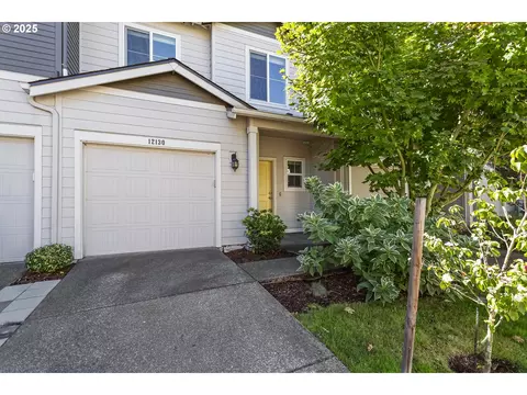 12130 SW Pond Ln, Tigard, OR 97224