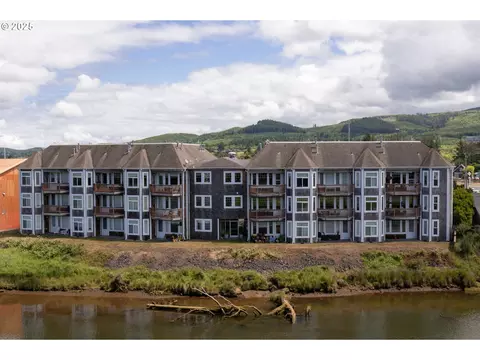 1108 S Holladay Dr #24, Seaside, OR 97138