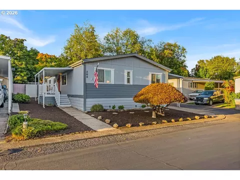 12450 SW Fischer Rd #204, Portland, OR 97224
