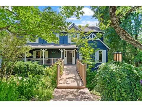 10670 NW La Cassel Crest Ln, Portland, OR 97229