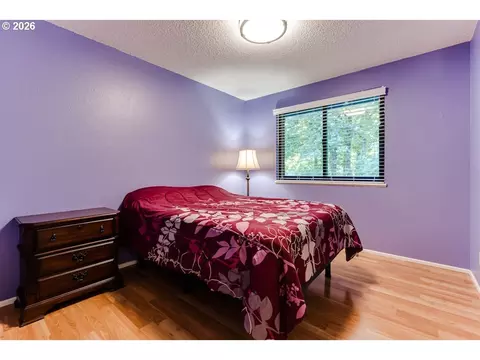 Bedroom - 1829 Russet Dr, Eugene, OR 97401 photo 2 of 4