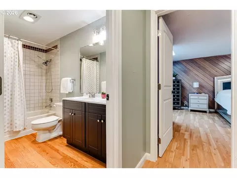 Entry Way - 1829 Russet Dr, Eugene, OR 97401 photo 2 of 2