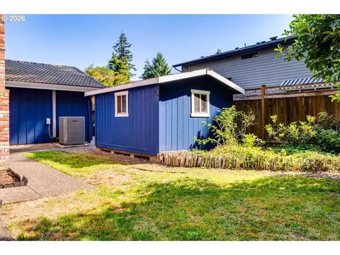 Exterior - 1829 Russet Dr, Eugene, OR 97401 photo 6 of 9