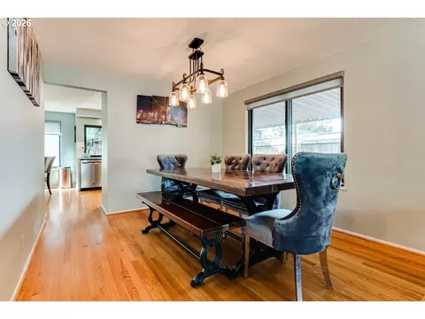 Dining - 1829 Russet Dr, Eugene, OR 97401 photo 2 of 2