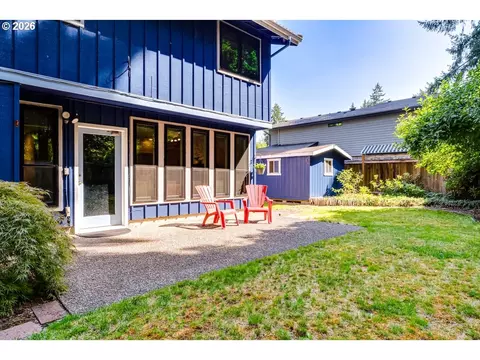 Exterior - 1829 Russet Dr, Eugene, OR 97401 photo 4 of 9