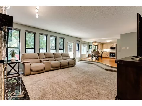 Living - 1829 Russet Dr, Eugene, OR 97401 photo 4 of 4
