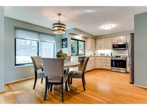 Kitchen - 1829 Russet Dr, Eugene, OR 97401 photo 3 of 4