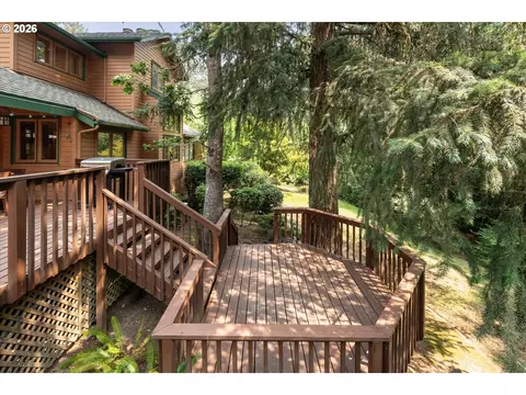 Exterior - 2310 Douglas Dr, Eugene, OR 97405 photo 5 of 12