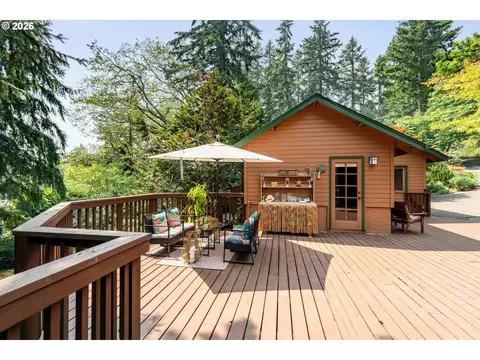 Exterior - 2310 Douglas Dr, Eugene, OR 97405 photo 6 of 12