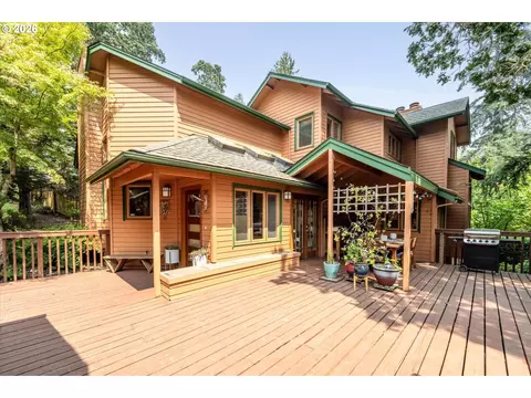 Exterior - 2310 Douglas Dr, Eugene, OR 97405 photo 2 of 12