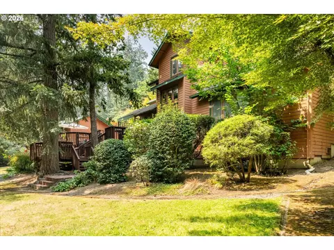 Exterior - 2310 Douglas Dr, Eugene, OR 97405 photo 8 of 12