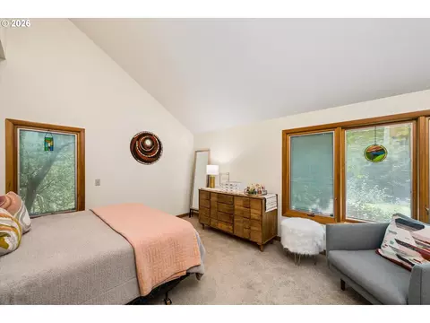 Bedroom - 2310 Douglas Dr, Eugene, OR 97405 photo 1 of 7