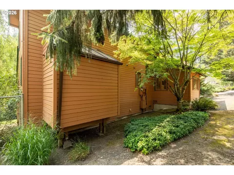 Exterior - 2310 Douglas Dr, Eugene, OR 97405 photo 7 of 12