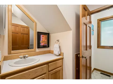Bath - 2310 Douglas Dr, Eugene, OR 97405 photo 1 of 4