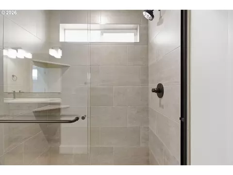 Bath - 1324 E Canto, Newberg, OR 97132 photo 2 of 3