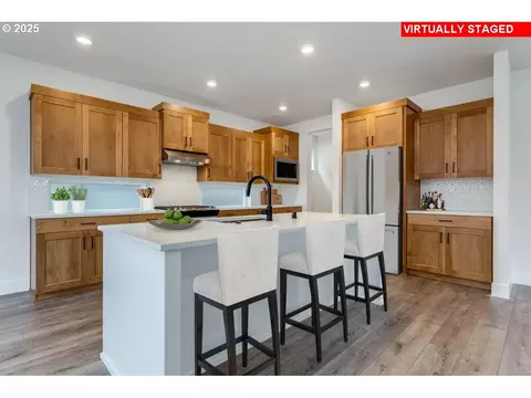 1324 E Canto, Newberg, OR 97132 photo 3