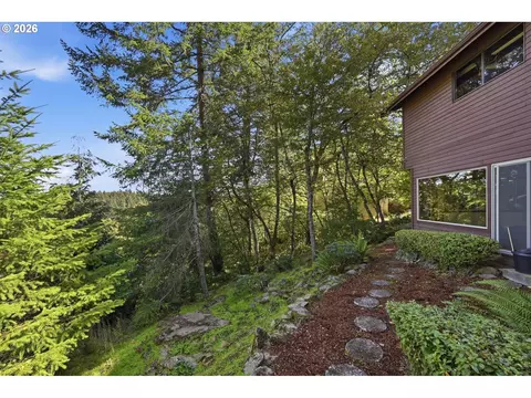 Exterior - 2811 Timberline Dr, Eugene, OR 97405 photo 9 of 10