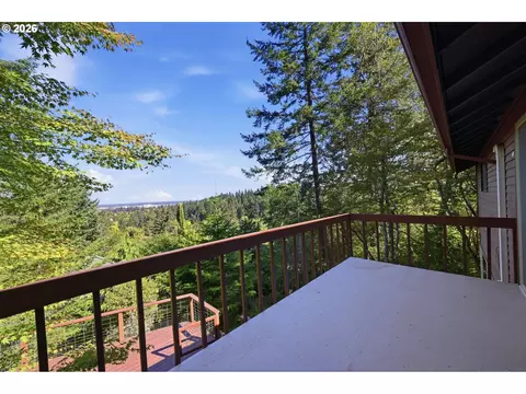 Exterior - 2811 Timberline Dr, Eugene, OR 97405 photo 5 of 10