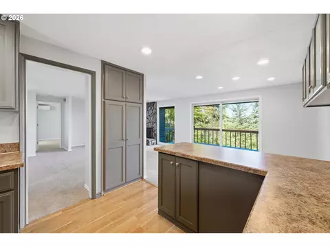 Kitchen - 2811 Timberline Dr, Eugene, OR 97405 photo 5 of 6