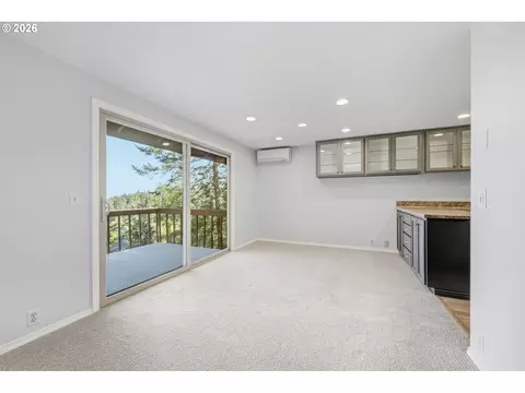 Living - 2811 Timberline Dr, Eugene, OR 97405 photo 6 of 13